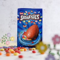 SMARTIES SMALL EGG Velykinis šokoladinis kiaušinis su žirniukais viduje 100 g