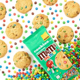 BURTONS COOKIES M&MS šokoladiniai sausainiai su žirniukais viduje 180 g